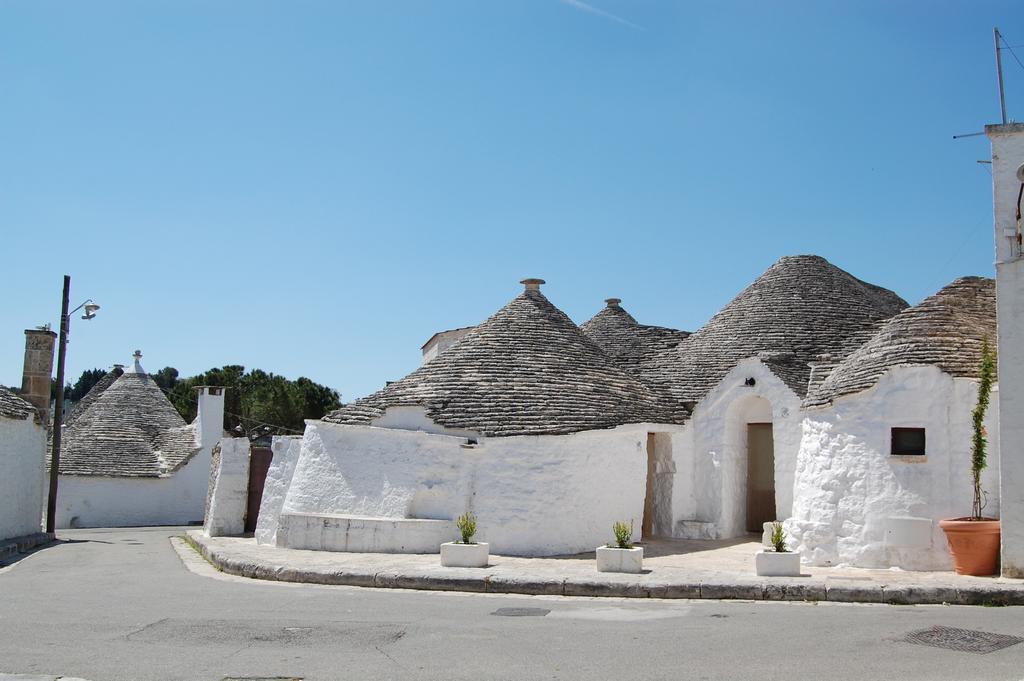 Trulli Holiday Albergo Diffuso Alberobello Luaran gambar